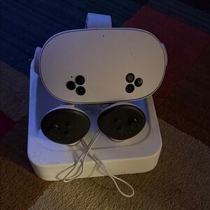 Oculus White and Black VR Headset with Controllers